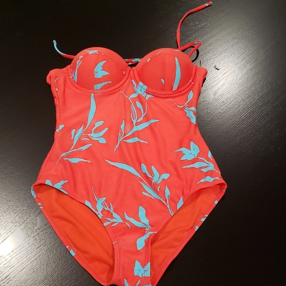 New without tags! GAP SWIMSUIT XS - Picture 2 of 4